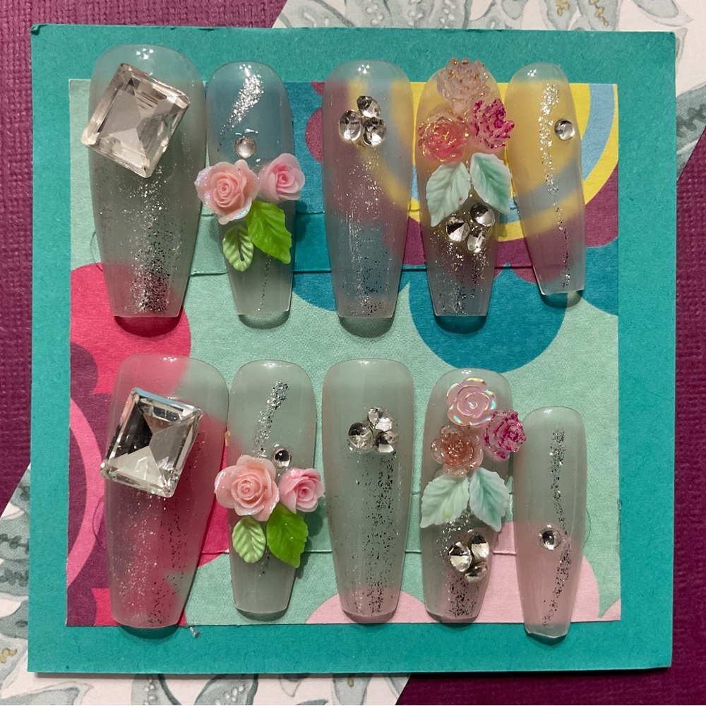Elegant Floral Nail Art Set with Rhinestones